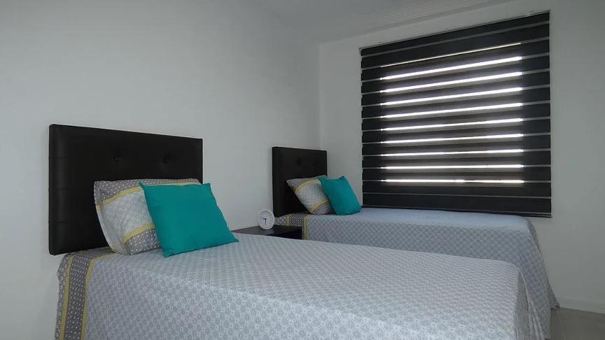 Apto Guarajuba Praia Condominio Porto Smeralda-100 Metros Da Praia Kültér fotó