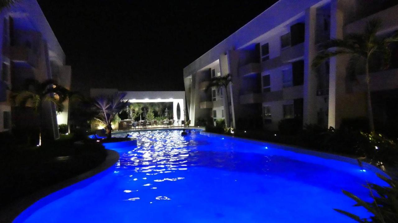 Apto Guarajuba Praia Condominio Porto Smeralda-100 Metros Da Praia Kültér fotó